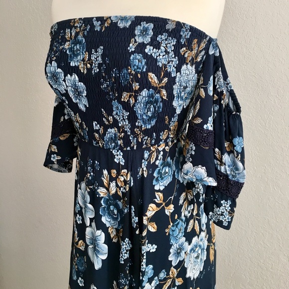 Floral Print Off-the-shoulder Dress - Picture 4 of 6